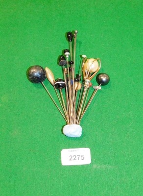 Various hat pins, to include some with simulated pearl, etc. (a quantity)