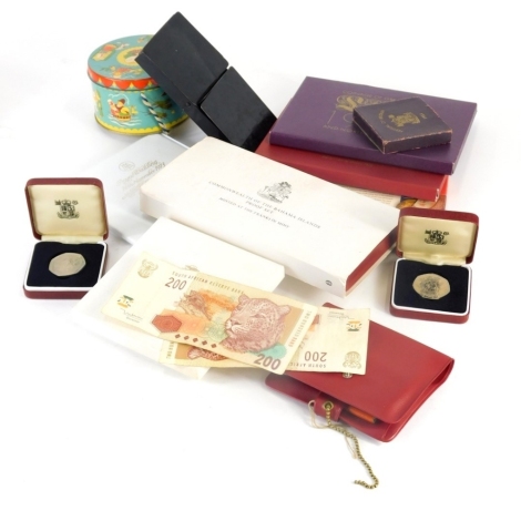 Various coins, coin sets, banknotes etc., to include a Panama 20 Balboas proof coin, 1973, a 1970 Coinage of Great Britain set, Malta proof set, a Bahamas Islands cased proof set, various other coins and notes. (a quantity)