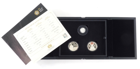 A 75th Anniversary VE Day 3 coin silver set, to include Lone Soldier silver £5 etc, proof. (3, cased with paperwork)