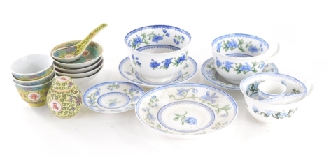 Various china, Chinese polychrome rice bowls, dishes, 11cm diameter, etc., Worcester enlarged cup and other blue white and green pattern, decorated with flowers, etc. (a quantity)