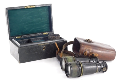 A pair of early 20thC marine binoculars, of turned cylindrical form, marked to the central bridge, 15cm high in the case, and a pressed leather jewellery casket. (2)