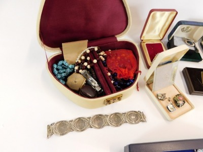 A group of costume jewellery and effects, a silver framed pendant and chain, a Pinchbeck and agate oblong brooch, brooches, necklaces, miniature compact, dress ring with imitation opal in gold finish frame, etc. (1 tray) - 2