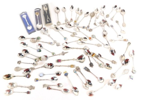 Silver and silver plated souvenir spoons, comprising eight silver hallmarked souvenir spoons for York Minster, Leeds, Amsterdam, Trafalgar Square, Windsor, Loreley, Venesia and Lincoln, together with silver plated and chrome finish souvenir spoons, 2 1/2o