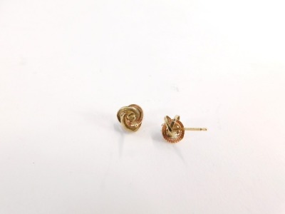 A pair of 9ct gold earrings, in bi-colour decoration with rose and yellow gold in three hoop twist design with central CZ, on central pin back, lacking butterfly backs, 0.8g all in. - 2