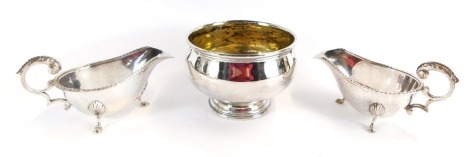 A Rosignoli rose bowl, with stepped foot, white metal, marked 800, 7¾oz gross. together with two silver plated sauce boats, with shell capped tripod feet. (3)