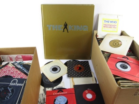 A group of 45rpm records, 70's and 80's pop, Elvis, David Essex, Peter Gainsborough, etc. together with Jim Piazza; The King, a tribute to Elvis Presley (2 boxes)