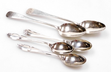 A group of silver teaspoons, to include a pair of George V silver teaspoons, Sheffield 1922, etc, 1¾oz.