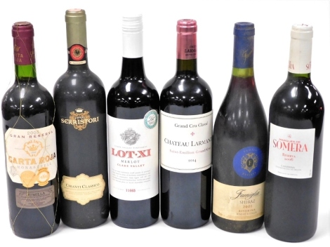 Six bottles of red wine, comprising Chateau Larmande Saint-Emilion Grand Cru 2014, Conti Serristori Chianti Classico 2002, Carta Roja Gran Reserva 2005, Clare Valley Lot XI Merlot, Marques de Somera Reserva 2006, and Famigila Shiraz 2001.