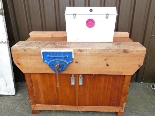 A work bench with vice, 86cm high, 120cm wide, 59cm deep, and a Purtech cat carrying case.