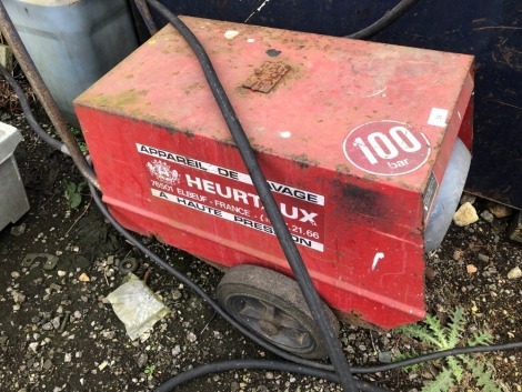 A 100 bar pressure washer. PLEASE NOTE - NEEDS REWIRING.