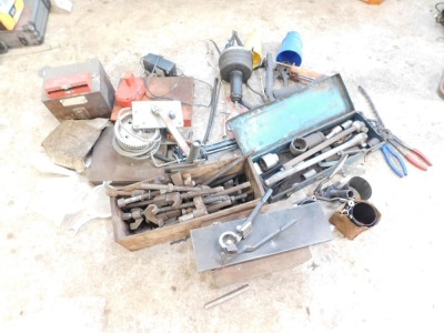 Winch, wrenches, gear pulling tools, etc.