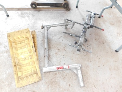 An ETS two suspension compression frames, and two chock blocks.