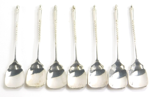 A set of seven tea spoons, each with shovel bowls and entwined stems, unmarked, 12cm long. (7)