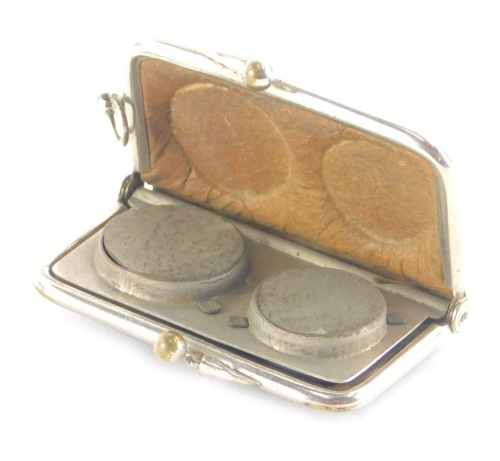 A leather and chrome plated sovereign purse, with spring loaded sections for sovereigns and half sovereigns, 6cm wide.