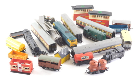 Various OO gauge trains, carriages, locomotives, diesel D7063, various Talisman dining cars, and others, etc. (a quantity)