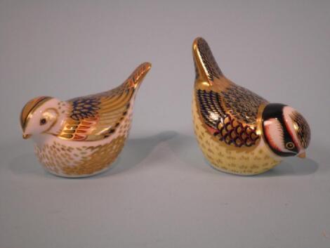 A Royal Crown Derby figure of a Gold Crest and another bird