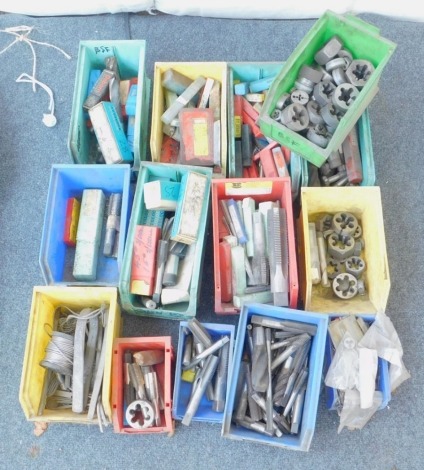 Various tools, bits, auto locks, 15cm wide, etc. (a quantity)