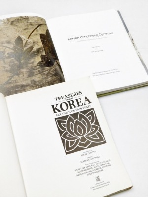 Korean ceramics and art related books, including Khmer ceramics, Vendi and Thai interest. - 2