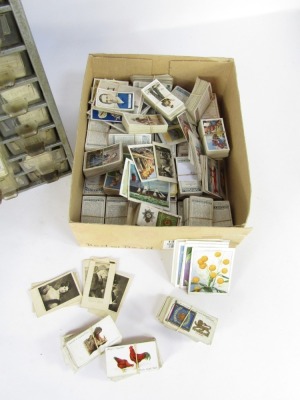 Cigarette trade and tea cards, John Players & Sons loose cards, Wills cigarette card set in metal shelving unit, 52cm high, 30cm wide, 17cm deep. - 2