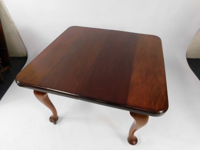 A Victorian mahogany wind out dining table, with one additional leaf, raised on cabriole legs, 71cm high, 152cm wide, 101cm deep. - 2