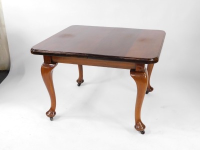 A Victorian mahogany wind out dining table, with one additional leaf, raised on cabriole legs, 71cm high, 152cm wide, 101cm deep. - 3