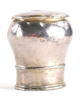 An early 19thC Scottish provincial silver snuff mull, marked J.C, with oval lid and shaped body, marks possibly for Perth, 6cm high, 3oz. Auctioneer note: although the marks are rubbed, it looks like the Perth provincial mark, however the maker is clear