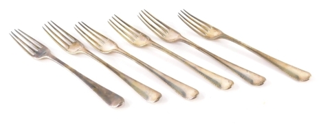 A set of six George III silver forks, old English pattern, London 1783, 19cm long, 13oz.