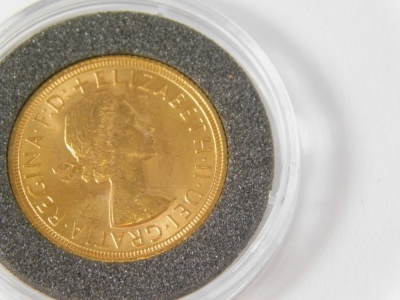 An Elizabeth II gold full sovereign, 1962. - 2