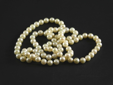 A Hong Kong pearl necklace, with uniform pearls approx 0.4cm, in fitted case stamped Hong Kong.