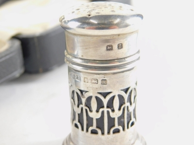 Various silver silver plated ware, etc., Edwardian silver pepper pot, Birmingham 1906, of cylindrical form with pierced lid, Birmingham 1996, 6cm high, silver plated ware bottle coaster, knife rest, biscuit barrel, etc. (a quantity) - 2