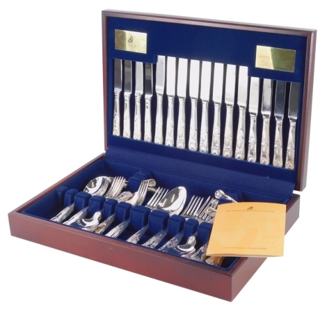 A Viners table top collection silver plated cutlery set, kings pattern, in polished canteen, 47cm wide, with outer card packaging.