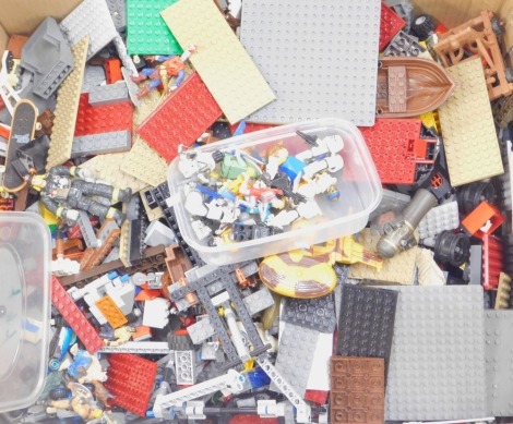 Various Lego, loose pieces, a small quantity of action figures, 10cm high (a quantity).