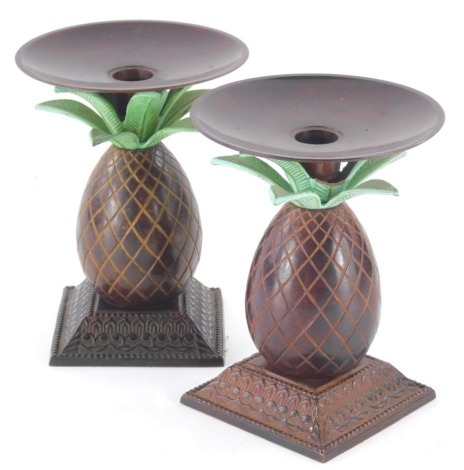 A pair of Two's Company pineapple stands, 19cm high (2).