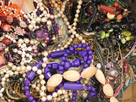 Various costume jewellery, beads, necklaces, bangles, etc., various dimensions (a quantity).