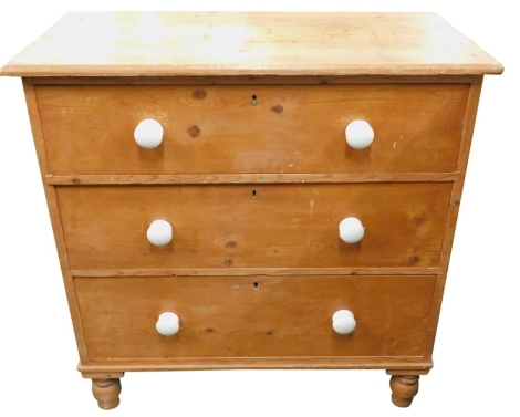 An early 20thC pine chest of three long drawers, on turned feet, 93cm high, 89cm wide, 42cm deep.