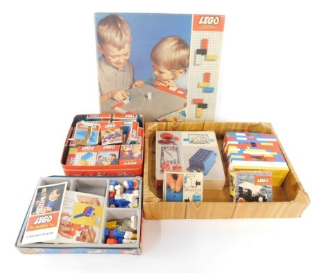 A group of LEGO, mainly vintage, to include LEGO 315, LEGO System 101, etc. (a quantity)