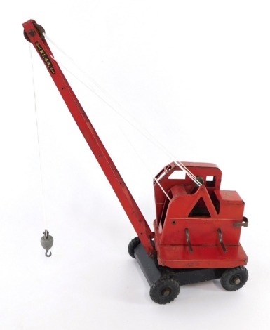 A Tri-ang tin plate Jones KL-44 4 ton mobile crane, red.