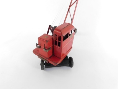 A Tri-ang tin plate Jones KL-44 4 ton mobile crane, red. - 3