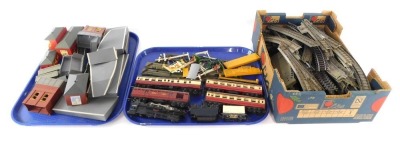 Tri-ang OO gauge model railway, including track, a Princess Royal Class locomotive 'Princess Elizabeth', BR black livery, 4-6-2, together with buildings, platforms, signals, etc. (2 trays and box) - 4