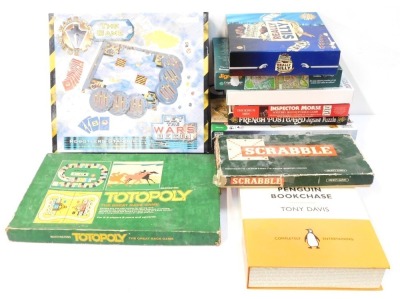 Various games and jigsaw puzzles, including Harry Potter edition Cluedo, Robot Wars the game, French postcard jigsaw puzzle, The Inspector Morse Mystery Jigsaw Puzzle game, Impossipuzzle, etc. (a quantity)