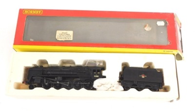 Hornby OO gauge Class 9F locomotive, 2-10-0, 92108, BR black livery, R2105A, boxed.