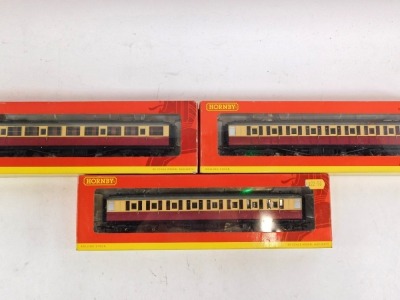 Hornby OO gauge coaches, R4180 BR 61ft 6 inch corridor 3rd class coach E12506E, boxed. (3) - 2