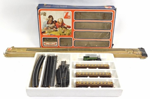 A Lima HO gauge British Outline train set, including 0-4-0 tank locomotive, Great Western coaches, track, etc. (1 box and loose)