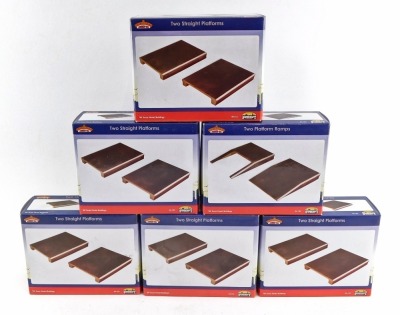 Bachmann Branchline Seacraft OO gauge buildings, 44154 two platform ramps and 44153 two straight platforms, boxed. (6)