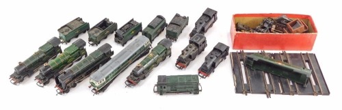 Tri-ang TT gauge locomotives, including 'Windsor Castle', tank locomotives, diesel electric locomotives, etc. (1 tray)