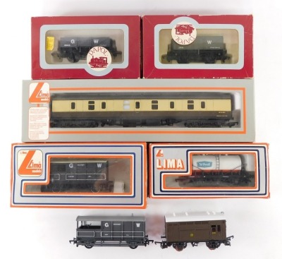 Dapol and Lima rolling stock, including five plank open GWR grey GWR 20 tonne break coach, etc. (7)