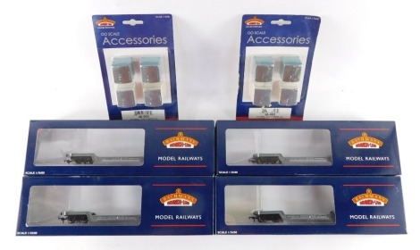 Bachmann OO gauge rolling stock, including 33-901C 45 tonne bogie rail wagon BR grey and 36-003 AF small containers x4, boxed. (6)