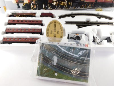 A Hornby The Diamond Jubilee OO gauge set, to include LMS Princess Class 'Princess Elizabeth' 4-6-2 locomotive, two LMS composite coaches, LMS brake coach, boxed. - 2