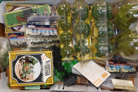 A group of OO gauge trees and accessories, to include Woodland Scenics Water's Edge trees, Bachmann Branchline coach passengers, 1950's train crew, LED lights, DCC Concepts gas lamps, and other scenic accessories. (1 box)