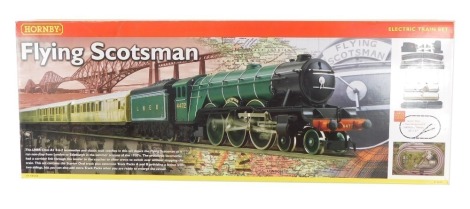 A Hornby OO gauge Flying Scotsman train set, comprising 4-6-2 Flying Scotsman, LNER lined green livery, four LNER teak coaches, track, track mat and accessories, R1039. (boxed)